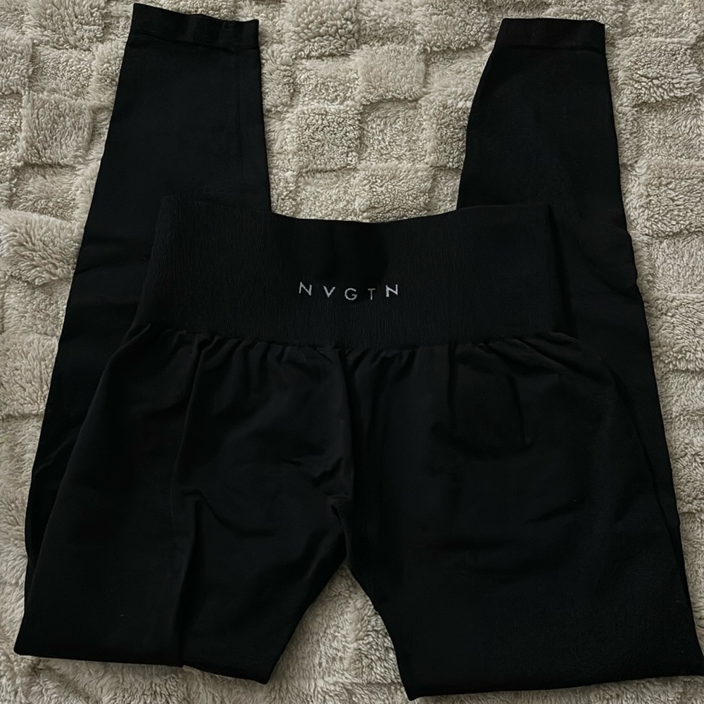 Black solid seamless leggings